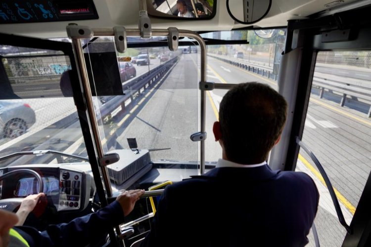 İstanbul'da metrobüs hattında 'beyaz yol' deneyimi