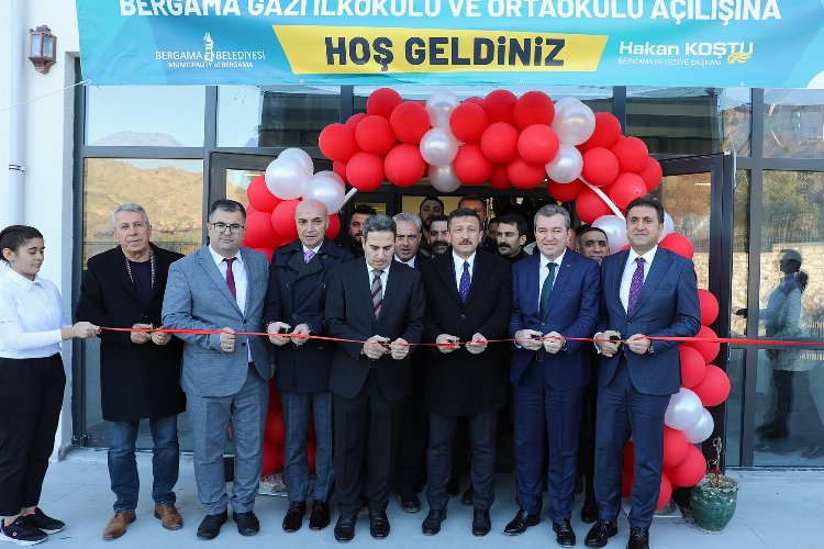 İzmir Bergama'da eğitim hem açılış, hem temel