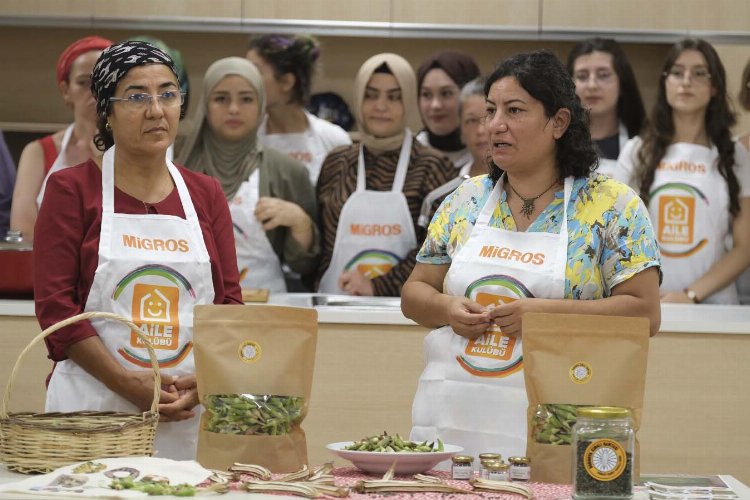 İzmir Bornova'da 'kınalı bamya' tanıtımı