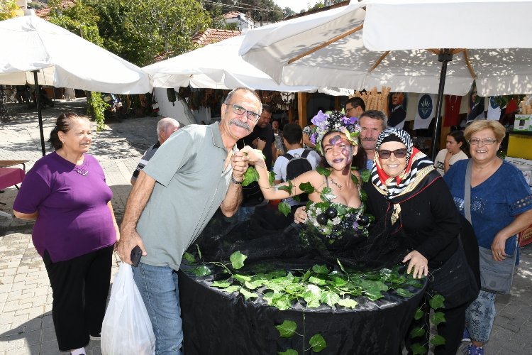 İzmir'de Kavacık Üzüm Festivali, binlerce kişiyi ağırladı