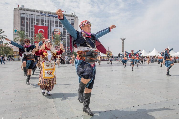 İzmir'de kurtuluş coşkusu