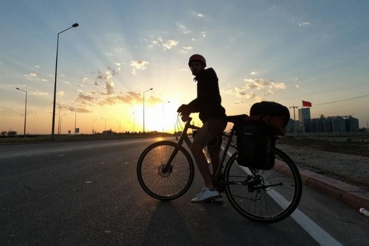 İzmir'den Ağrı'ya 24 gün pedal çevirdi