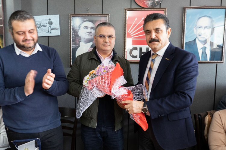 İzmir Dikili'de CHP'de miting gibi devir-teslim