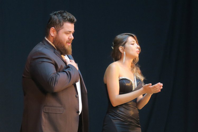 İzmir Foça'da opera akşamı