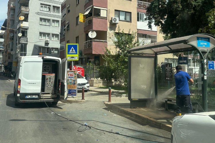 İzmir Karabağlar’da gece gündüz temizlik seferberliği