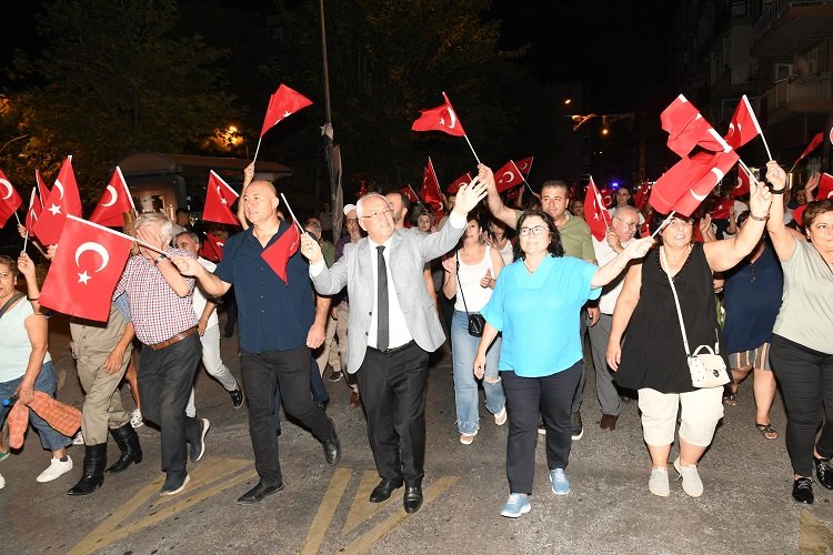 İzmir Karabağlar’da geleneksel kortej coşkusu