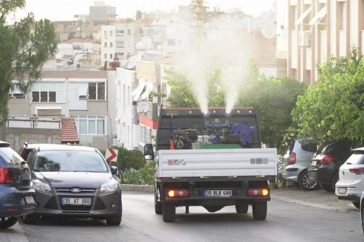 İzmir Karabağlar'da mahalleler ilaçlanıyor