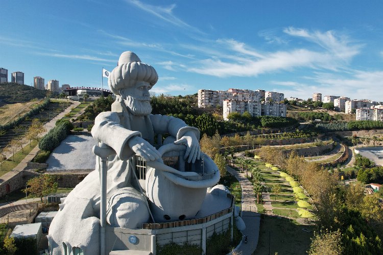 İzmir Karabağlar'da Nasreddin Hoca'ya ziyaretçi akını