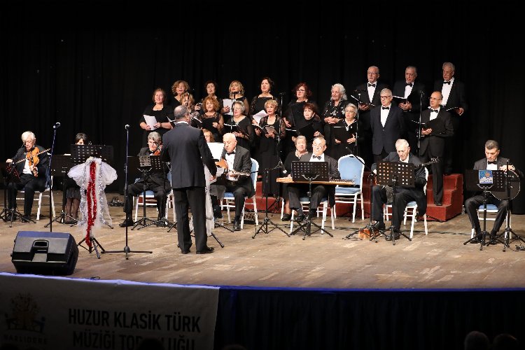 İzmir Narlıdere'de keyifli konser