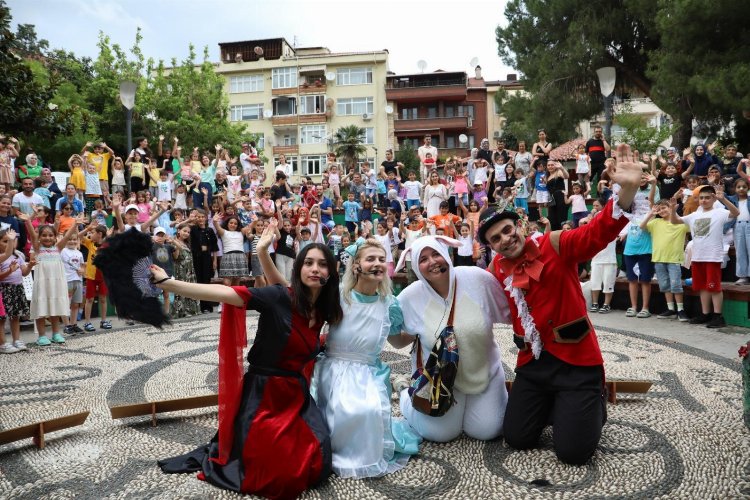 İzmit Belediyesinden öğrencilere Karne Şenliği