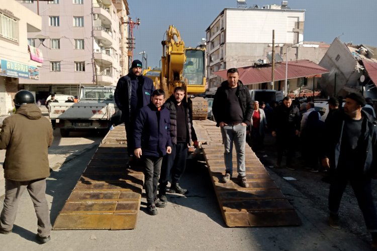 İzmit'in iş makineleri Kırıkhan’a ulaştı