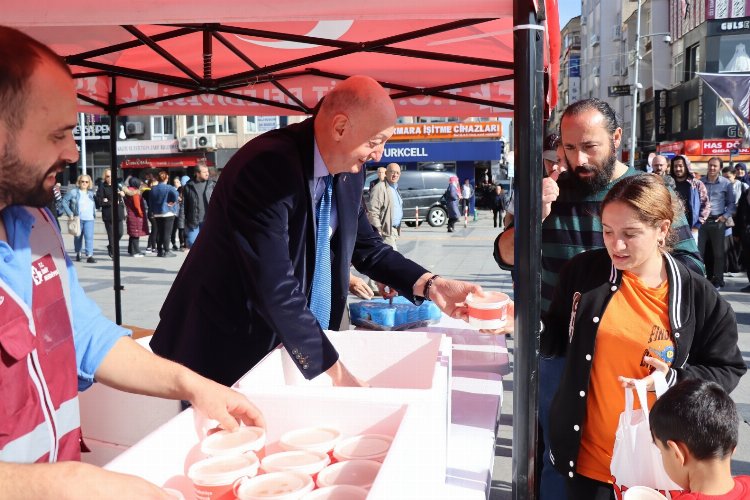 İzmit'te Ata'nın sevdiği yemekleri ikram edildi