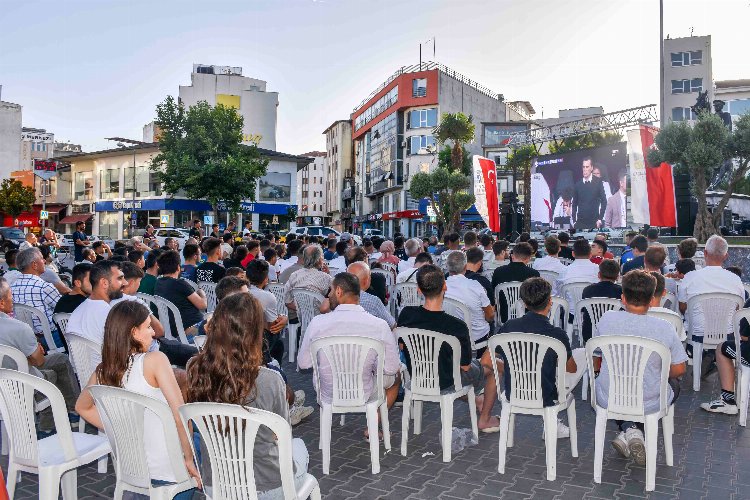 Karacabey'de milli maç heyecanı dev ekranda yaşanacak