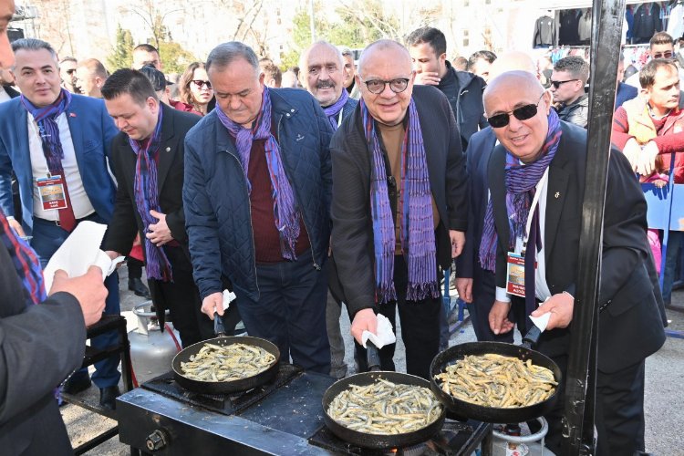 Karadenizliler Manisa'da hamsi festivalinde buluştular