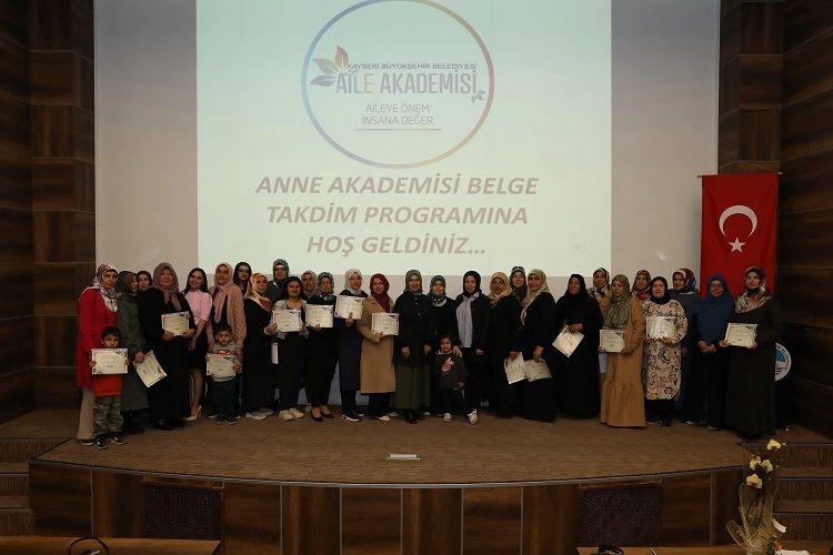 Kayseri Büyükşehir'den Anne Akademisi