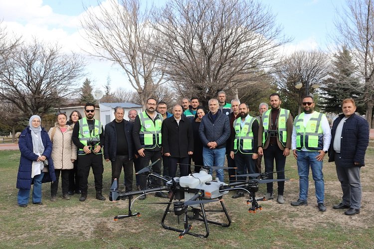 Kayseri Büyükşehir'den drone ile ilaçlama