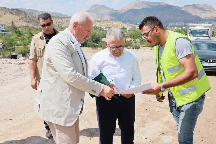 Kayseri Büyükşehir'den trafik sorununa neşter