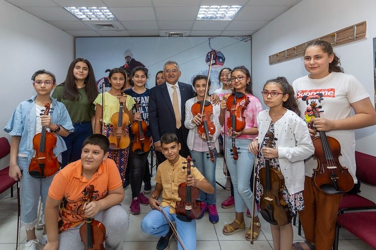 Kayseri'de 50 bin kişiye sanat kursu