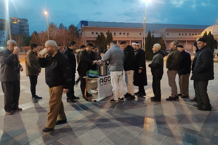 Kayseri'de cami çıkışı sıcak karşılama