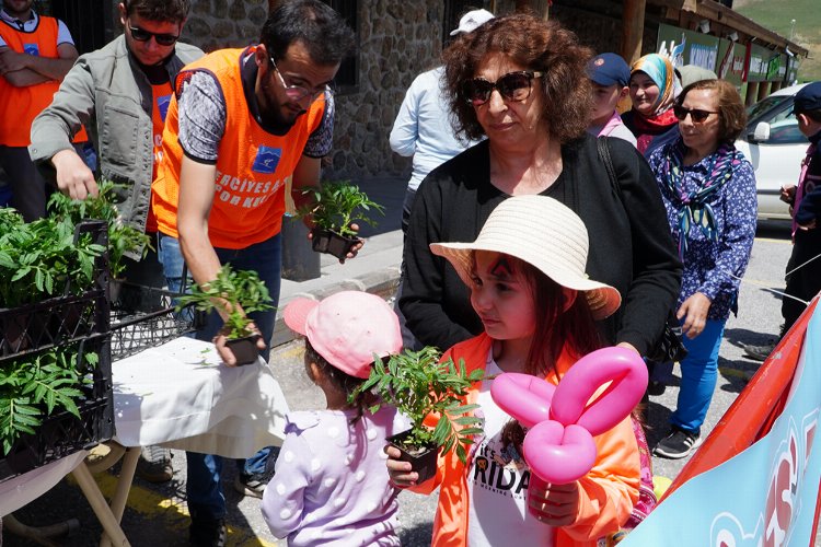 Kayseri Erciyes'te 4.8 ton atık çöp temizliği