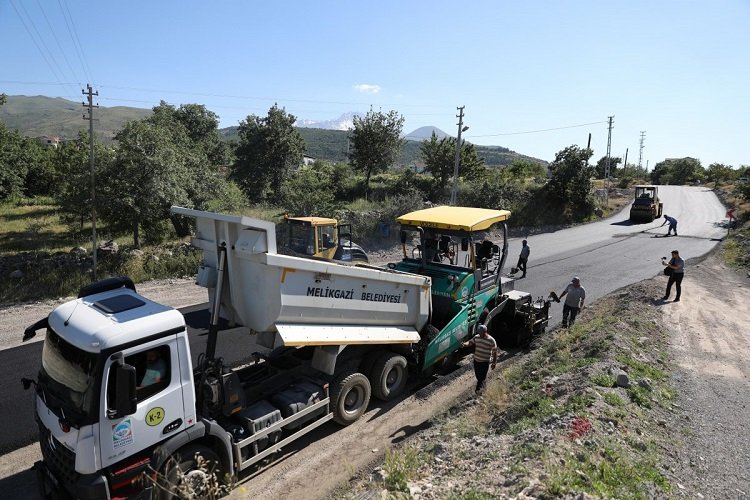 Kayseri Melikgazi'de asfalt çalışmaları hız kesmiyor