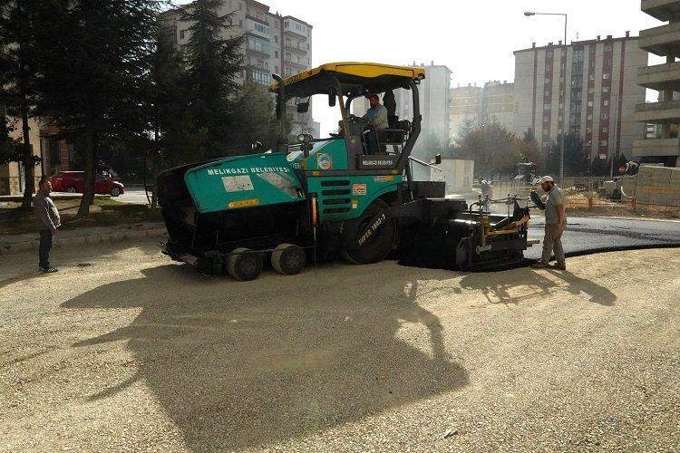 Kayseri Melikgazi'de ulaşımda konfor yeni asfaltla artıyor