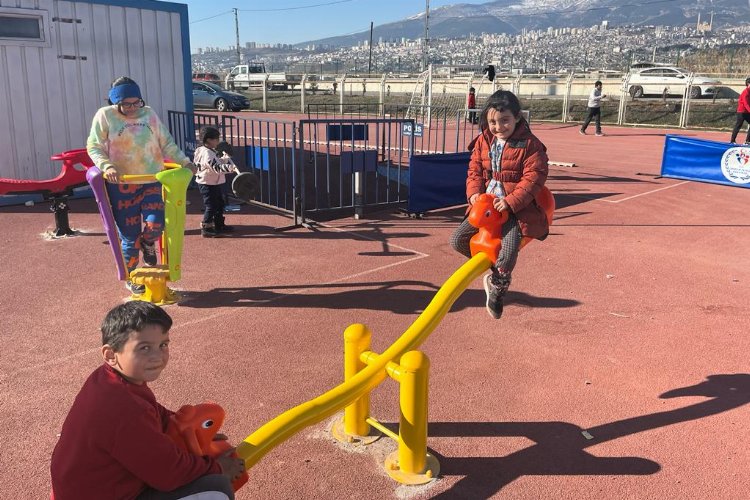 Kayseri Melikgazi'den deprem bölgesine çocuk parkı