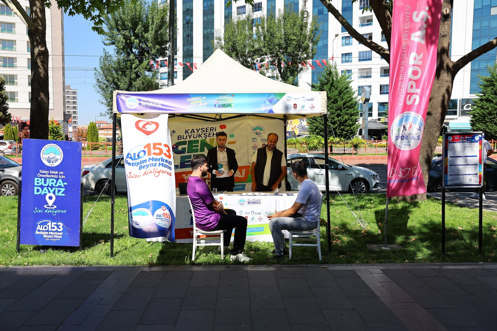 Kayseri'nin ücretsiz rehberlik ve danışmanlık hizmeti, kente yeni gelen üniversite öğrencilerinden tam not aldı