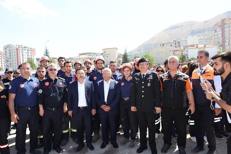 Kayseri protokolü AFAD tatbikatını izledi