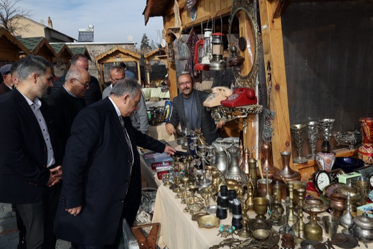 Kayseri Talas'ta antika pazarı ilgi çekiyor