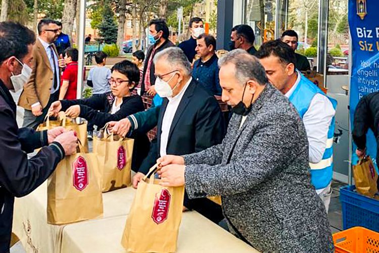 Kayseri Talas'ta "Biz Pişirelim Siz Ulaştırın" bu Ramazan'da da devam ediyor