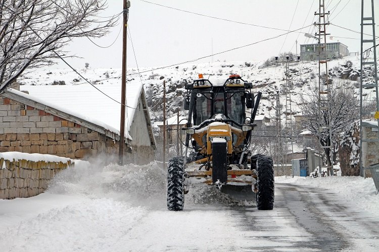 Kayseri Talas'ta kar çalışmaları tam gaz