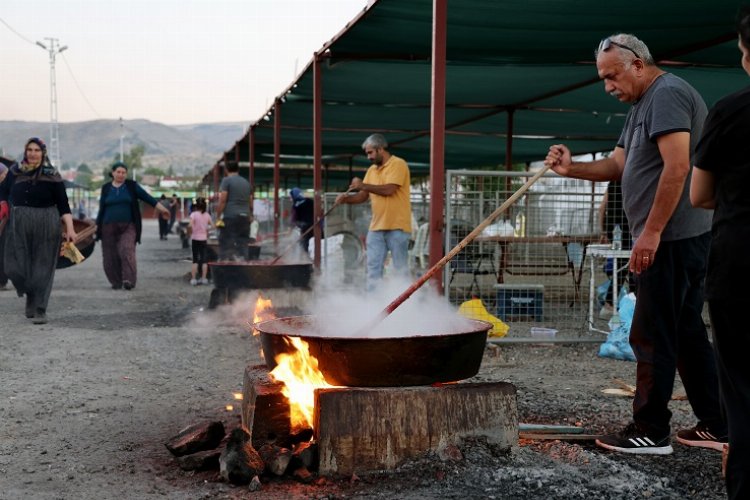 Kayseri Talas'ta piknik havasında kışa hazırlık