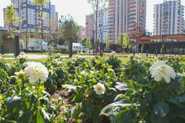 Kayseri Talas'ta rengarenk meydan