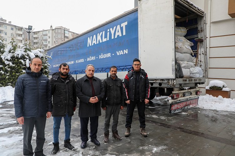 Kayseri Talas'tan yardım TIR'ı