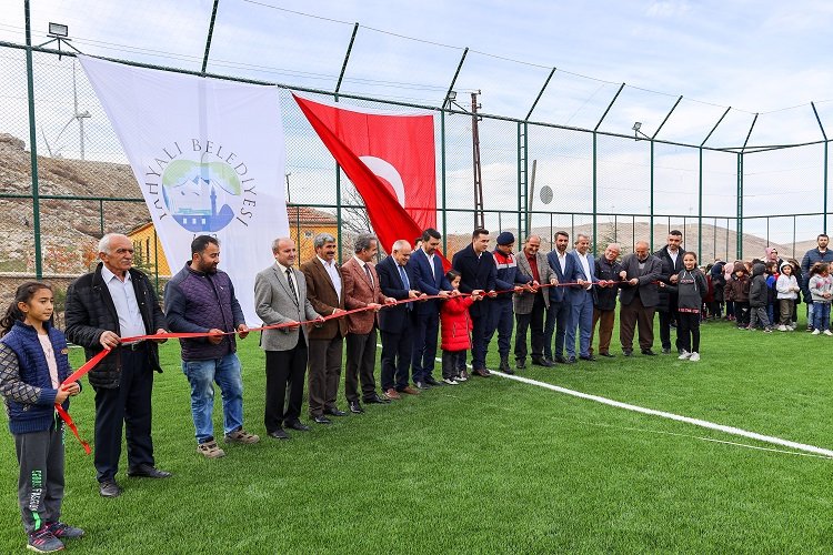 Kayseri Yahyalı'ya halı saha müjdesi