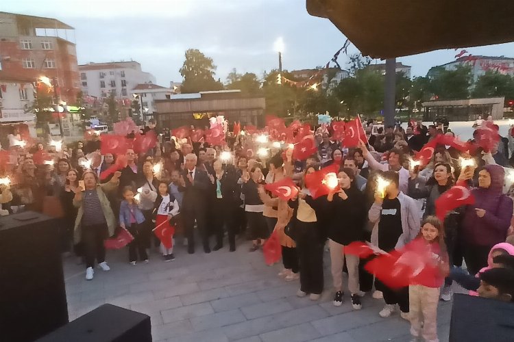 Keşan’da 19 Mayıs coşkusu Fener Alayı ile taçlandı