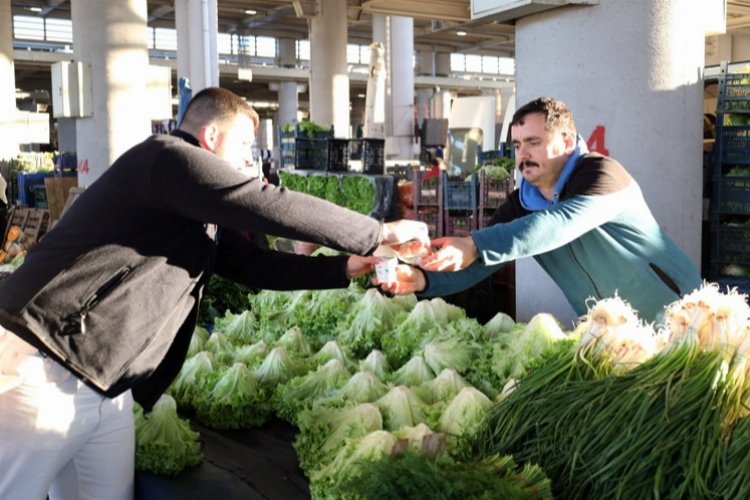 Kocaeli Büyükşehir'den pazarcı esnafına çorba ikramı