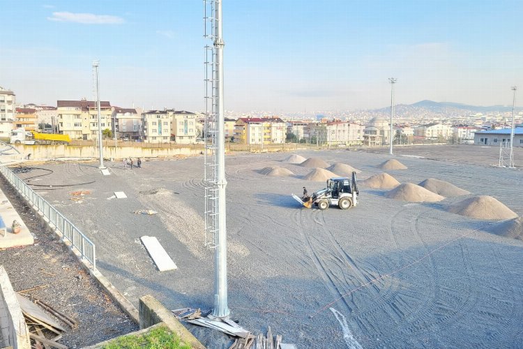 Kocaeli Darıca Nene Hatun çim serimine hazırlanıyor