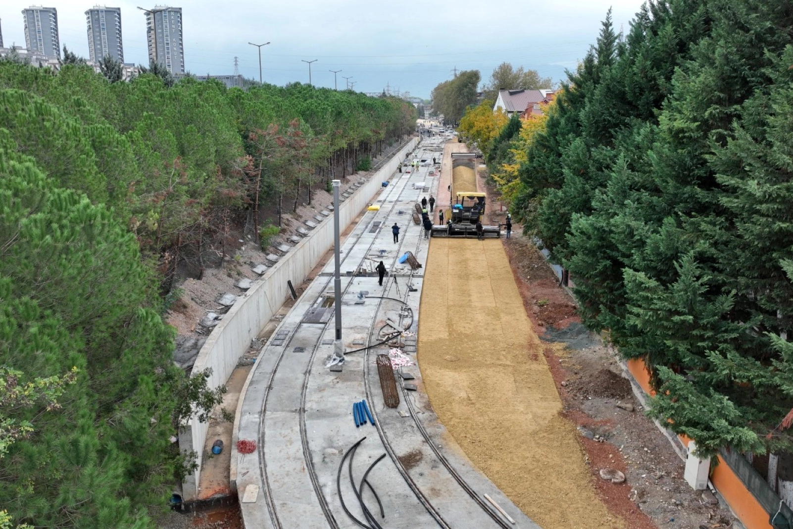 Kocaeli 'de Alikahya tramvayı stada doğru ilerliyor