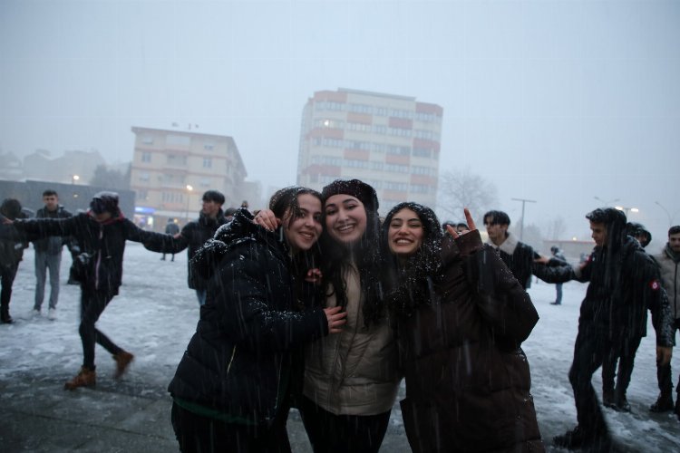 Kocaeli'de Başkan davet etti, gençler doyasıya eğlendi