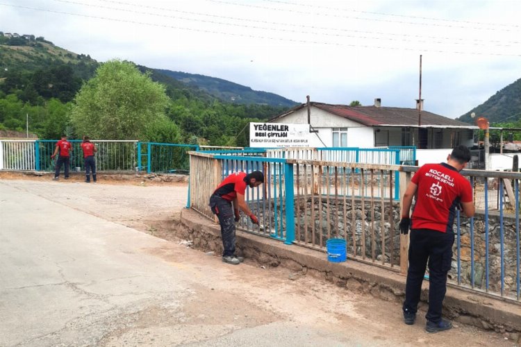 Kocaeli’de köprü korkulukları boyanıyor