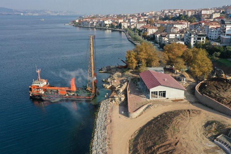 Kocaeli Değirmendere'de çekek yeri için kazıklar çakılıyor