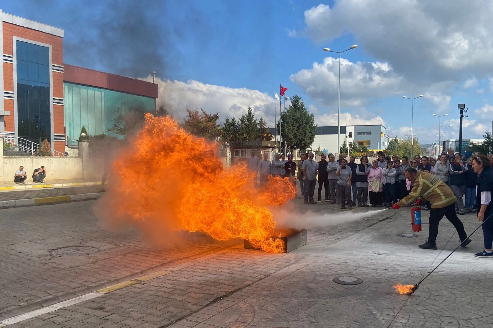 Kocaeli İtfaiyesi 'Acil Durum' eğitimi verdi