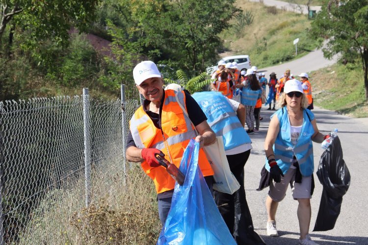 Kocaeli İzmit'te atık toplayarak 'çevre' farkındalığı