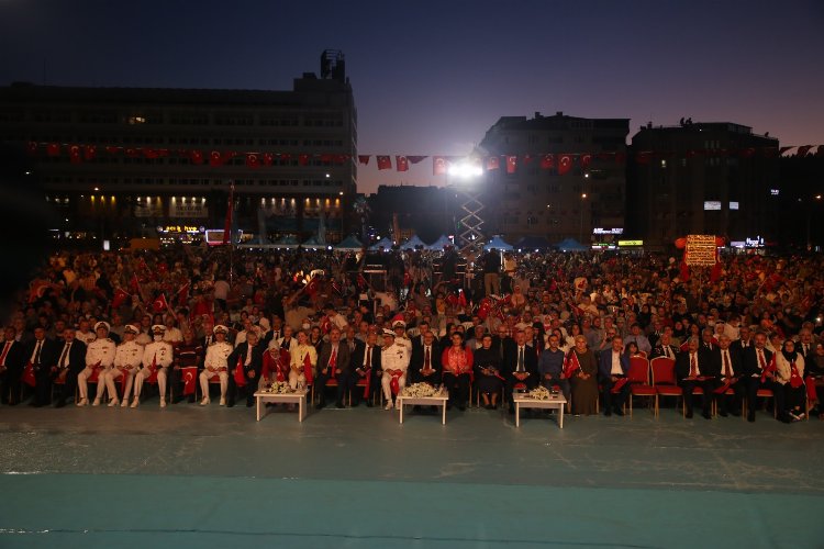 Kocaeli'nden yükselen mesaj: Darbecilere geçit yok