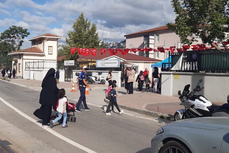 Kocaeli Zabıtası okul önlerinde