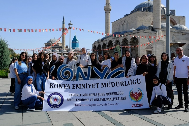 Konya'da liseliler propagandalara karşı bilinçleniyor