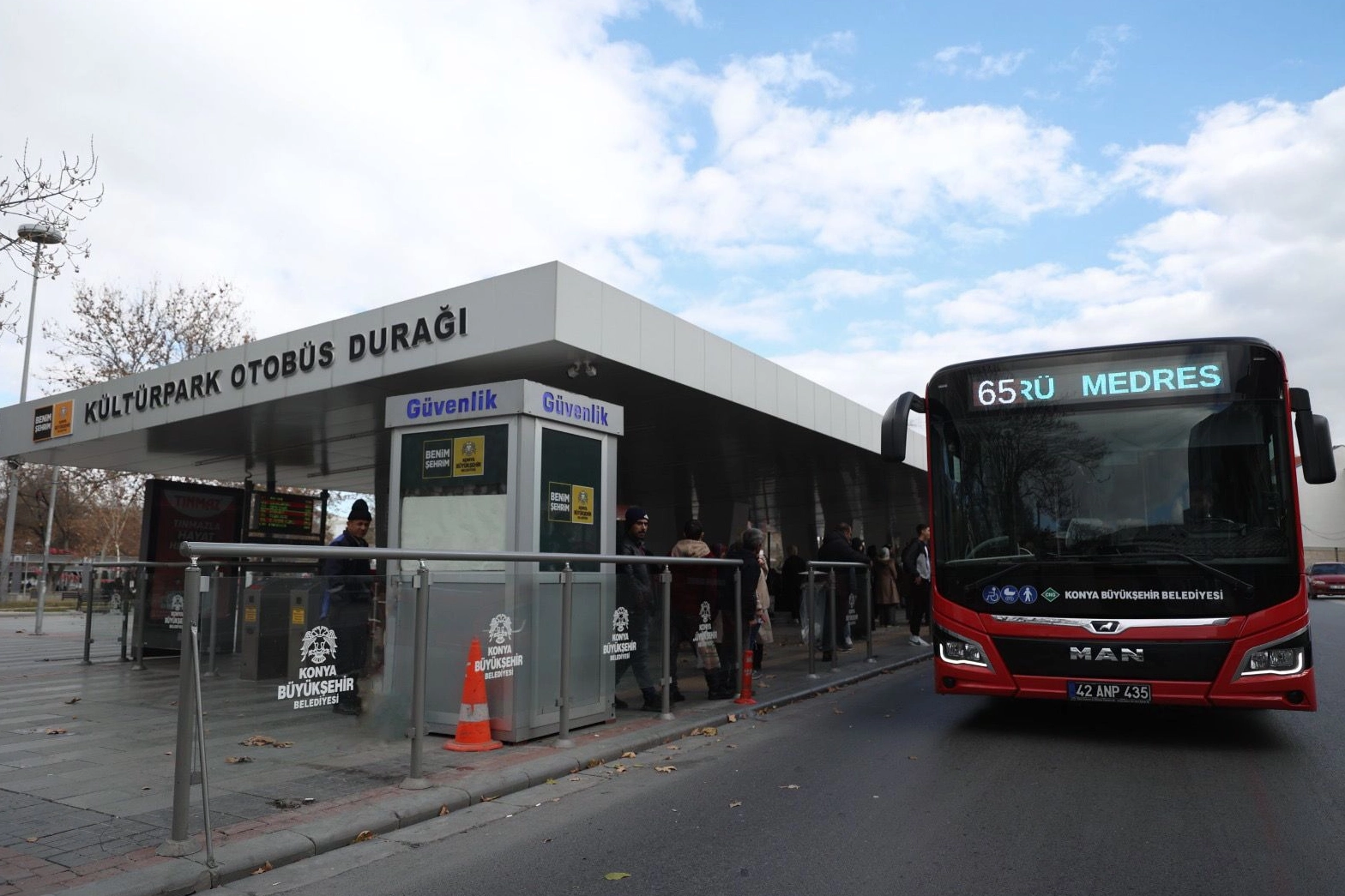 Konya'da öğrenci dostu uygulama... Toplu ulaşım 10 gün ücretsiz