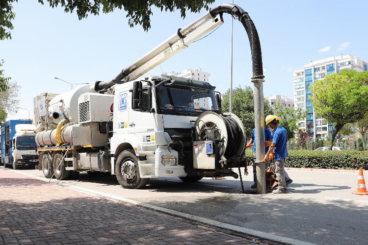 Konya olası risklere karşı kanalları temizliyor